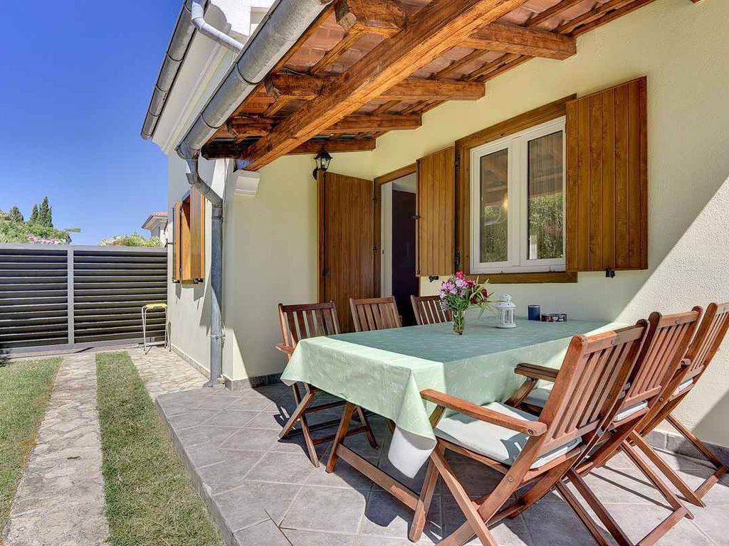 Villa mit Pool in Strandnähe