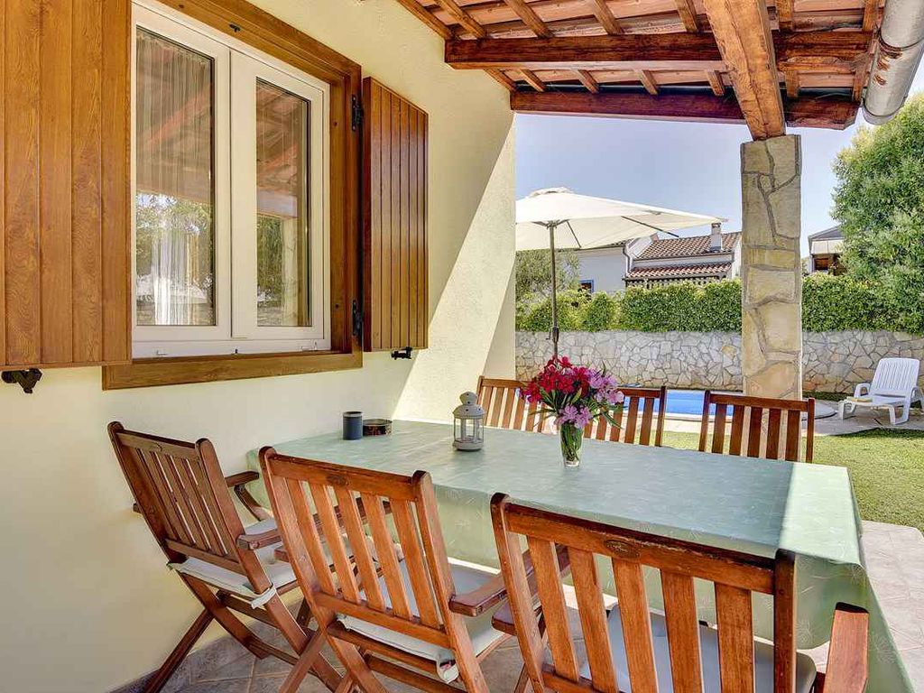 Villa mit Pool in Strandnähe
