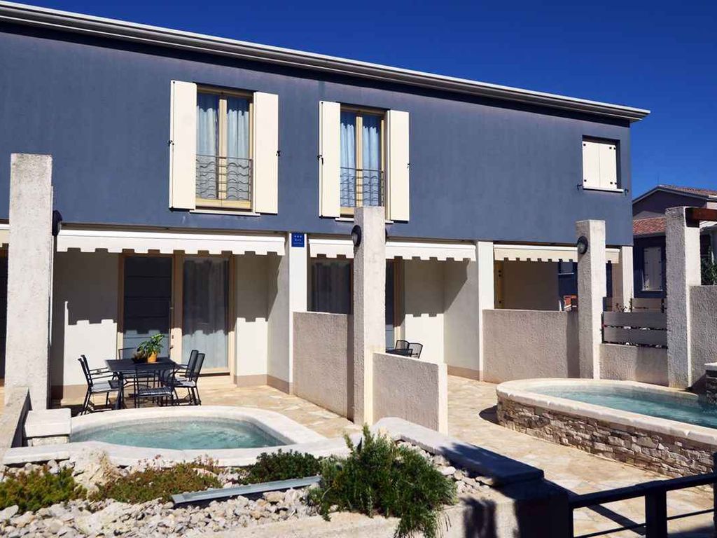 Ferienhaus mit Pool und Klimaanlage