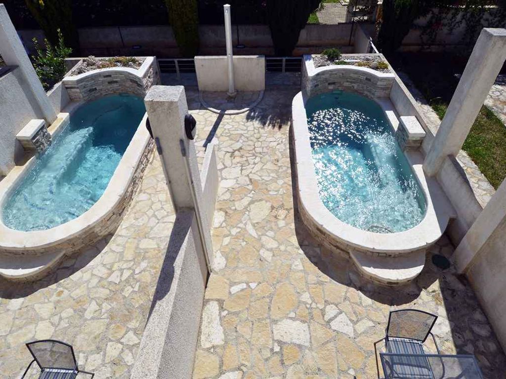 Ferienhaus mit Pool und Klimaanlage