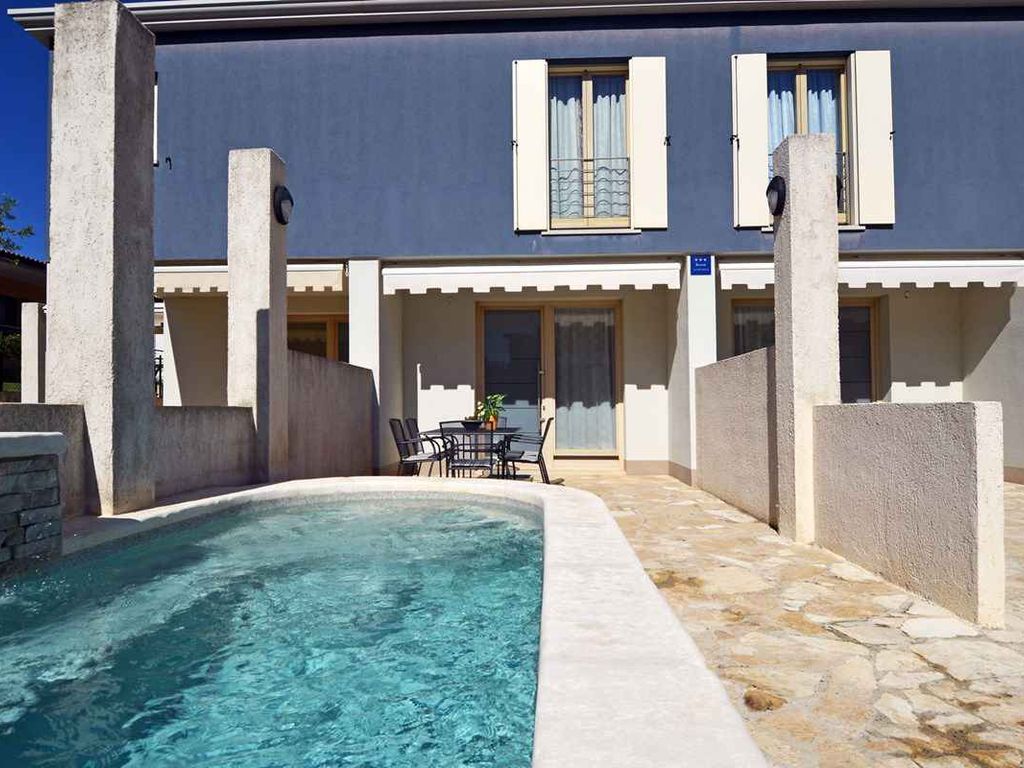 Ferienhaus mit Pool und Klimaanlage