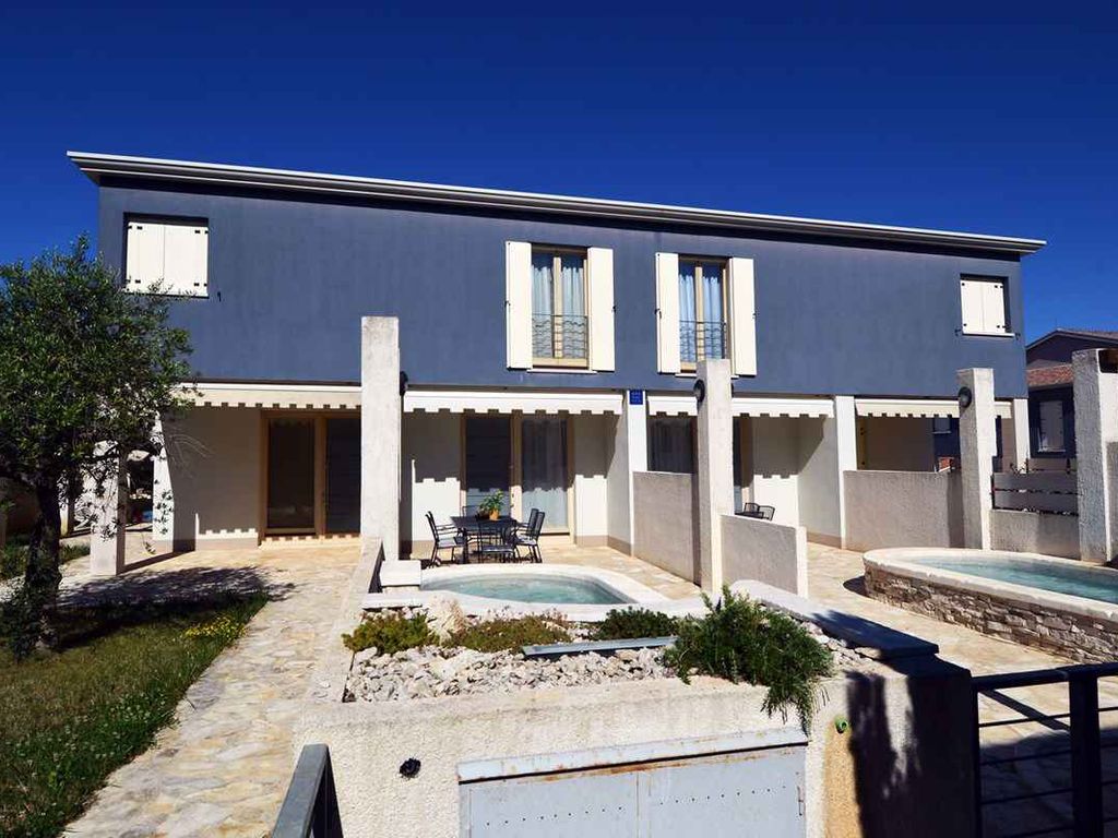 Ferienhaus mit Pool und Klimaanlage