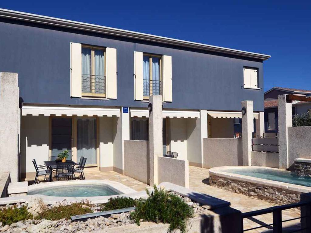 Ferienhaus mit Pool und Klimaanlage