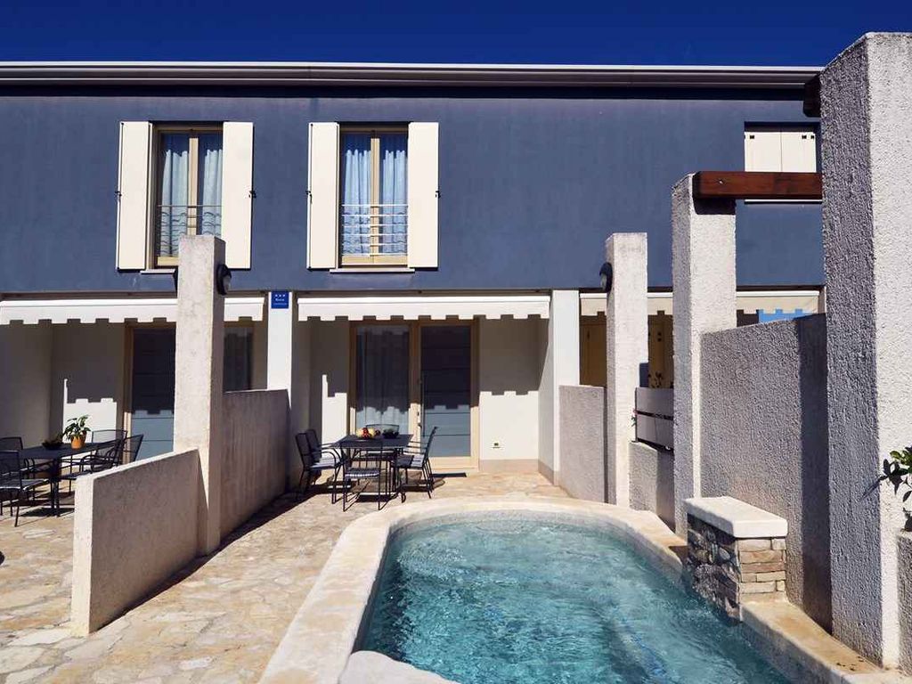 Ferienhaus mit Pool und Klimaanlage