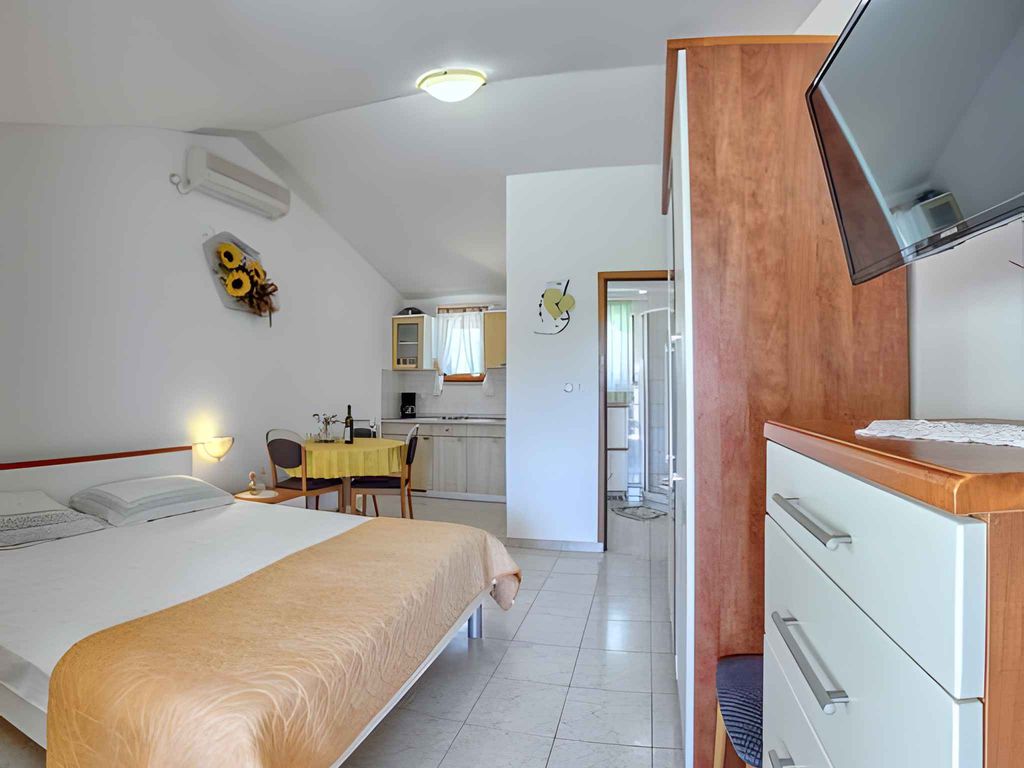 Studio mit Terrasse, Klimaanlage und Wlan