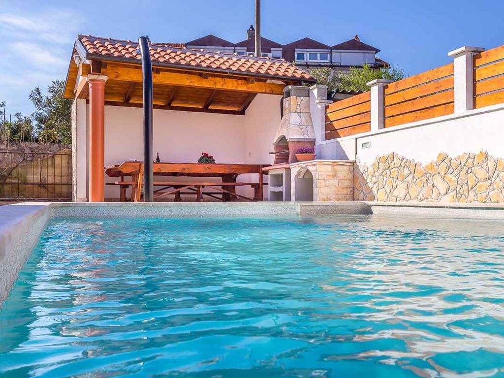 Ferienwohnung mit gemeinsamen Außen Swimmingpool und Balkon