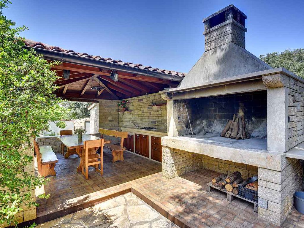 Villa mit Pool und Weinkeller
