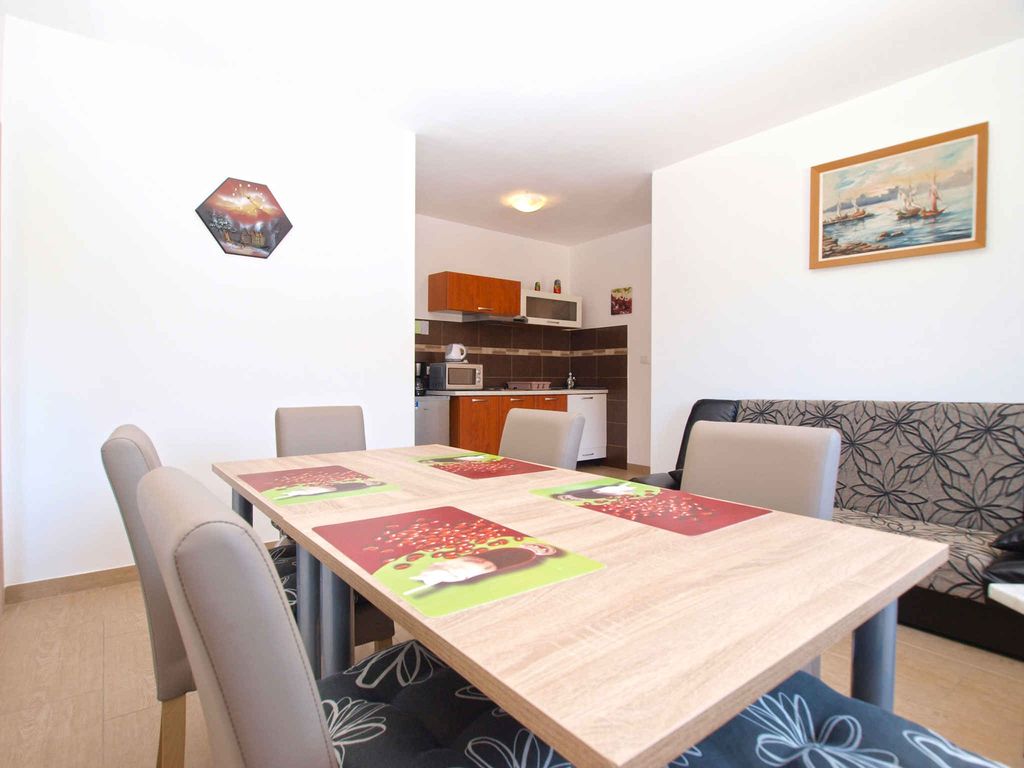 Ferienwohnung mit Garten zur gemeinsamen Nutzung und Kinderspielplatz
