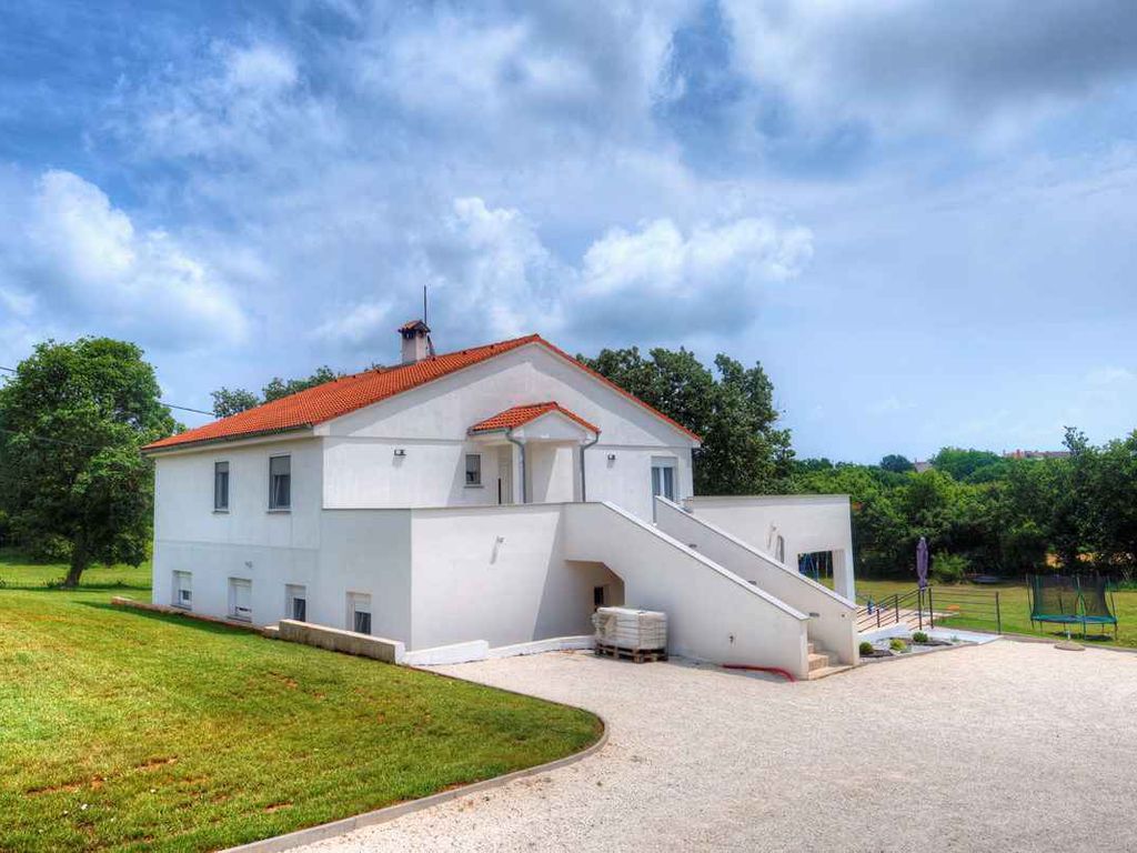 Ferienwohnung mit Terrasse, Grill und Garten zur Alleinnutzung