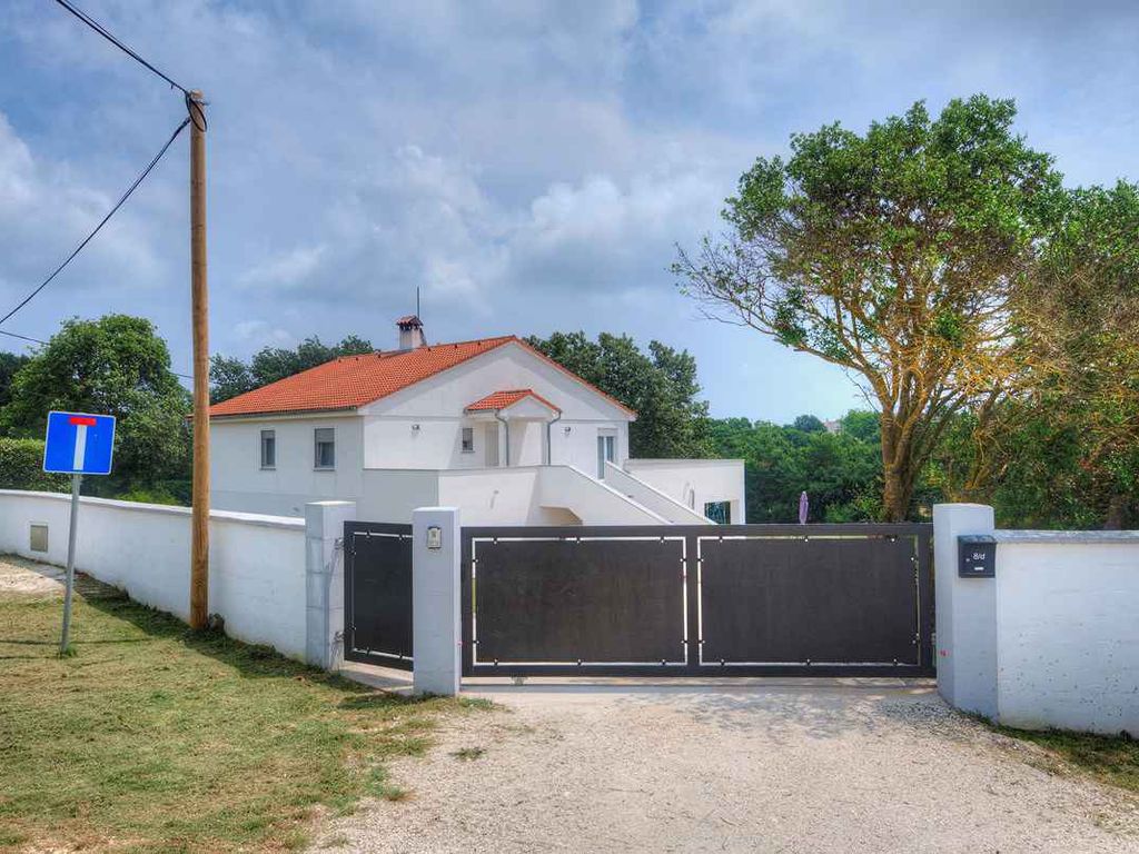 Ferienwohnung mit Terrasse, Grill und Garten zur Alleinnutzung
