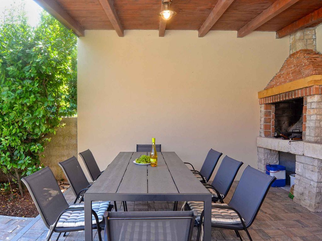 Villa mit Pool für 8 Personen