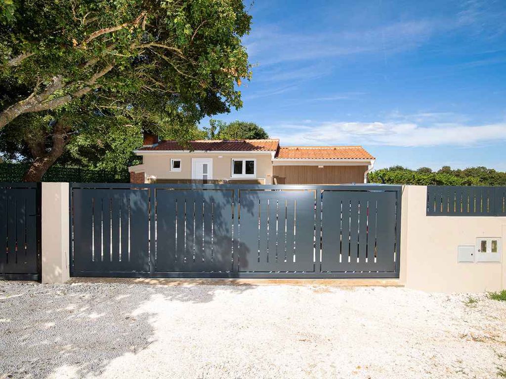 Ferienhaus mit Swimmingpool und Sommerküche