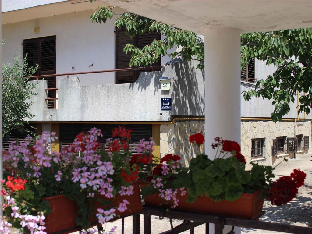 Studio mit Klimaanlage und Balkon