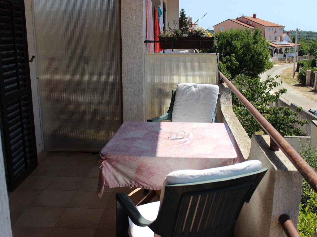 Studio mit Klimaanlage und Balkon
