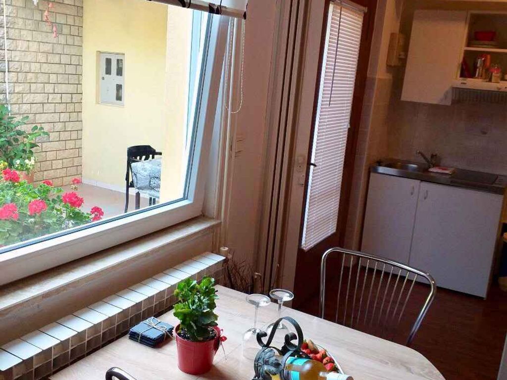 Studio mit Terrasse und Internet
