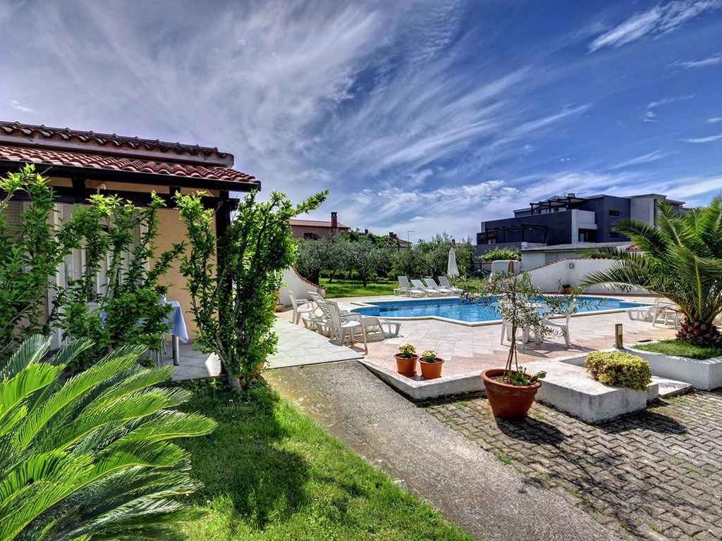 Ferienwohnung mit Gemeinschaftspool und Klimaanlage