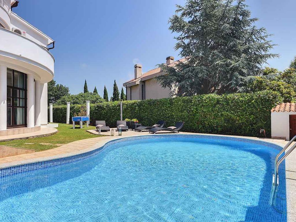 Villa mit Swimmingpool, Fitness und Sauna