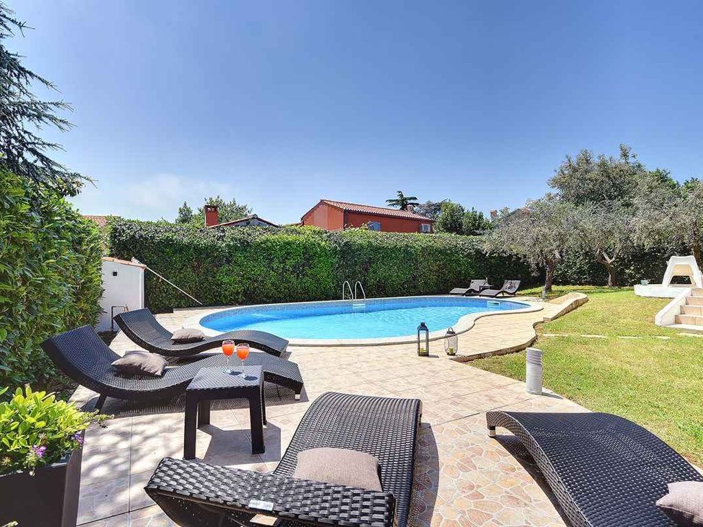 Villa mit Swimmingpool, Fitness und Sauna