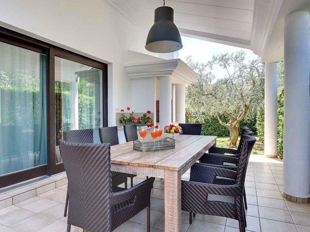 Villa mit Swimmingpool, Fitness und Sauna