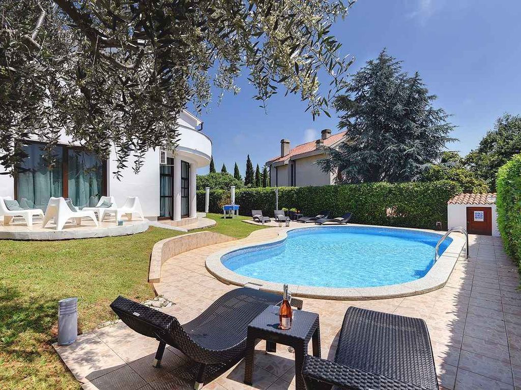 Villa mit Swimmingpool, Fitness und Sauna