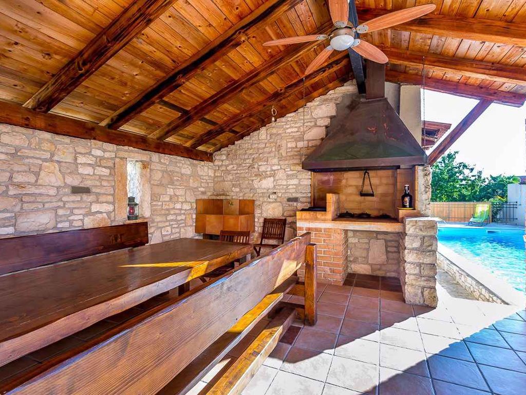 Villa mit Klimaanlage und Pool
