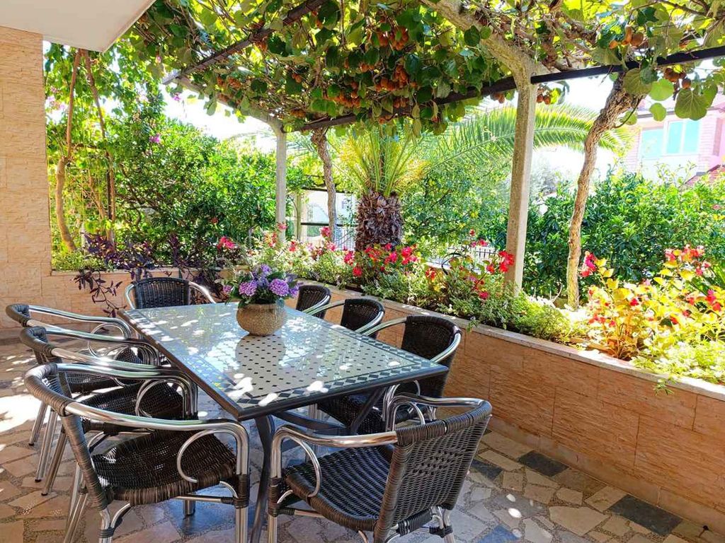 Ferienwohnung mit Terrasse und Klimaanlage