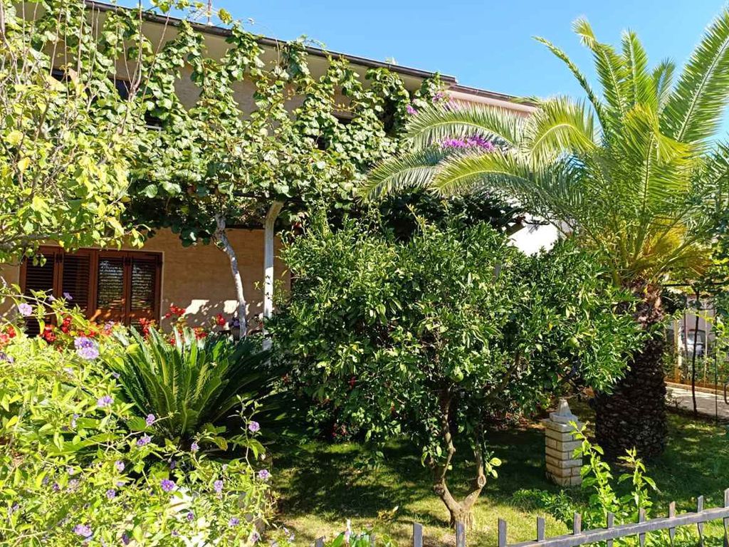 Ferienwohnung mit Terrasse und Klimaanlage