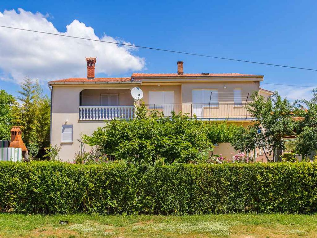 Ferienwohnung mit Terrasse und gemeinsamen Garten