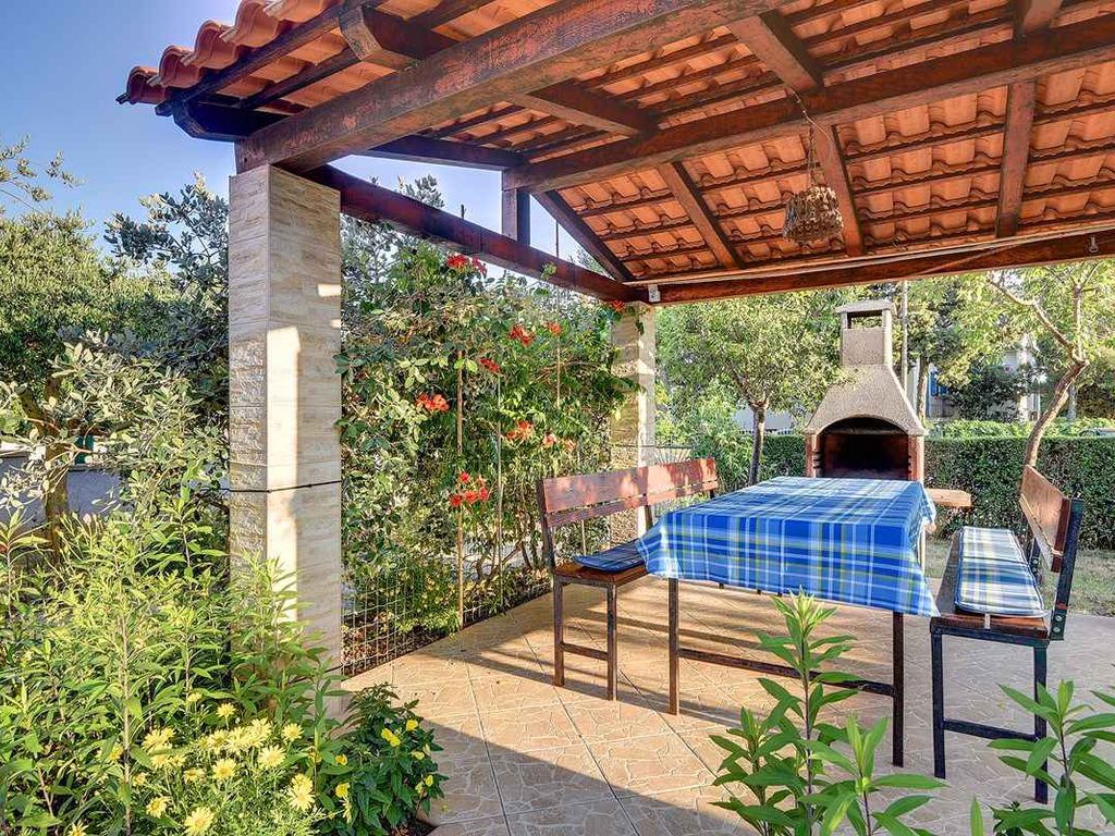 Ferienwohnung mit Terrasse und gemeinsamen Garten