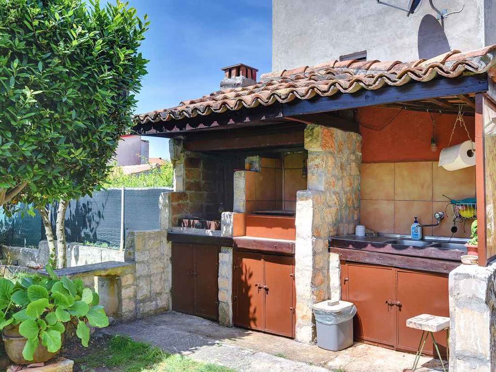 Ferienwohnung mit Terrasse, Garten und Grill