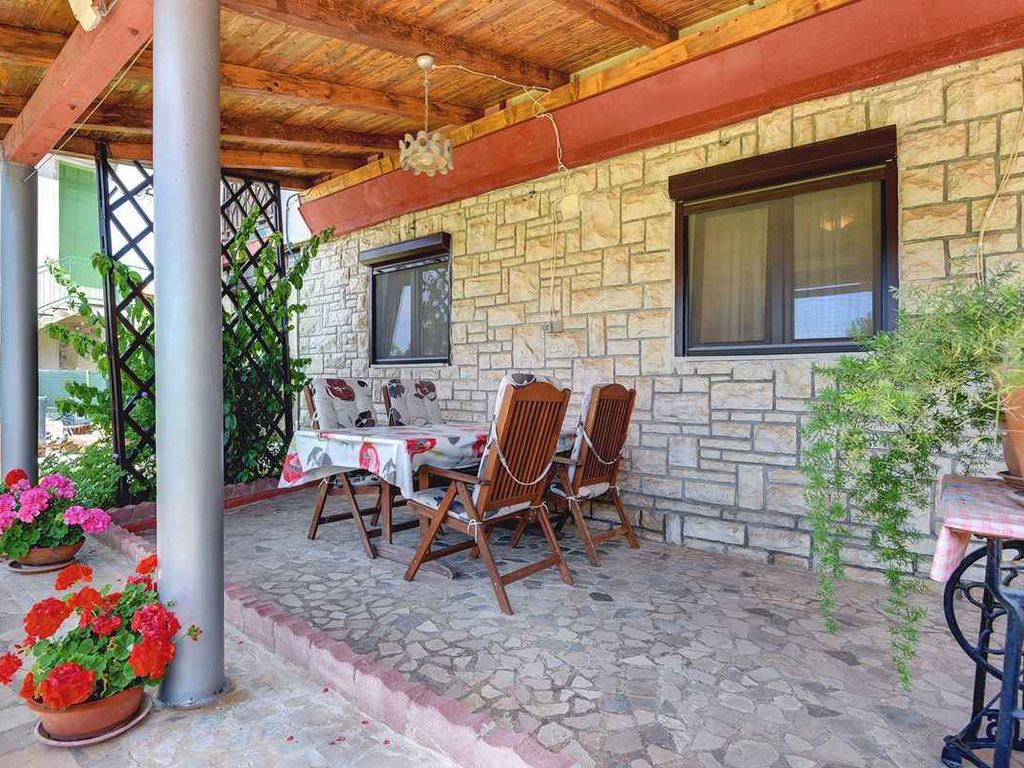 Ferienwohnung mit Terrasse, Garten und Grill