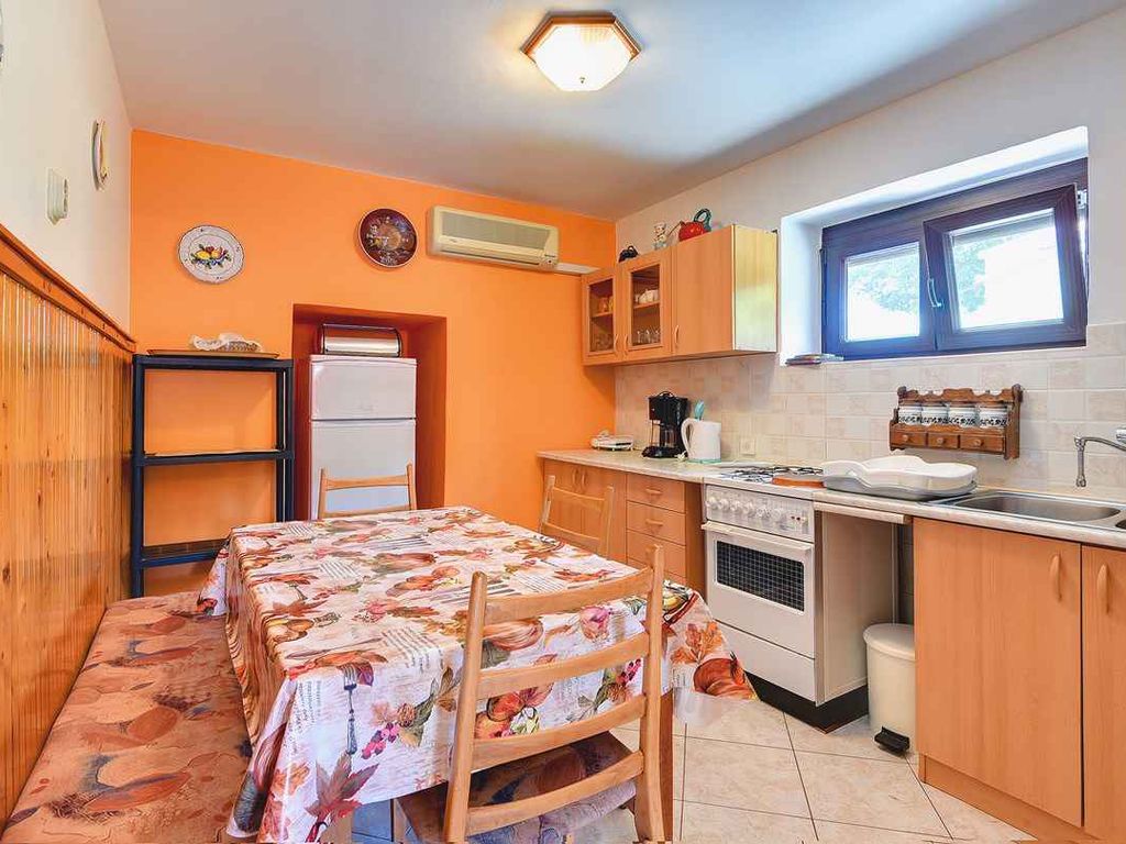 Ferienwohnung mit Terrasse, Garten und Grill