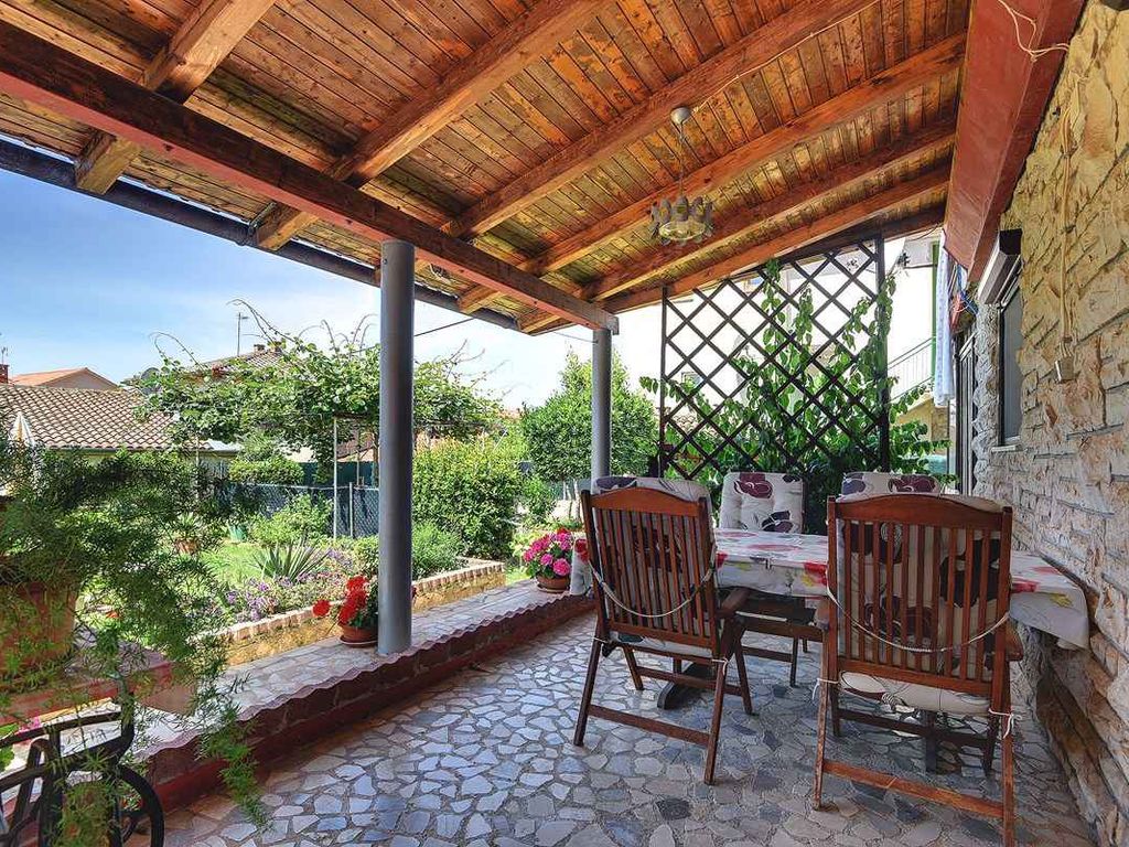 Ferienwohnung mit Terrasse, Garten und Grill