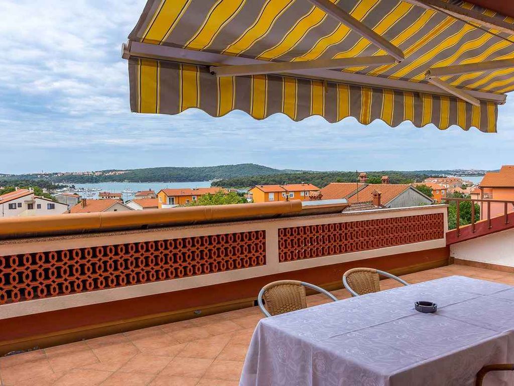 Ferienwohnung im Dachgeschoss mit überwältigendem Meerblick