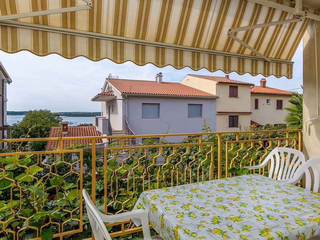 Ferienwohnung mit Balkon und Meerblick