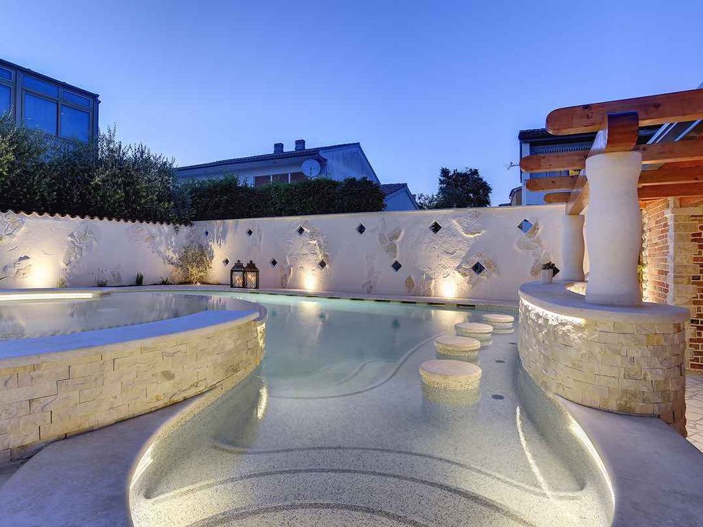 Ferienhaus mit Pool und Klimaanlage