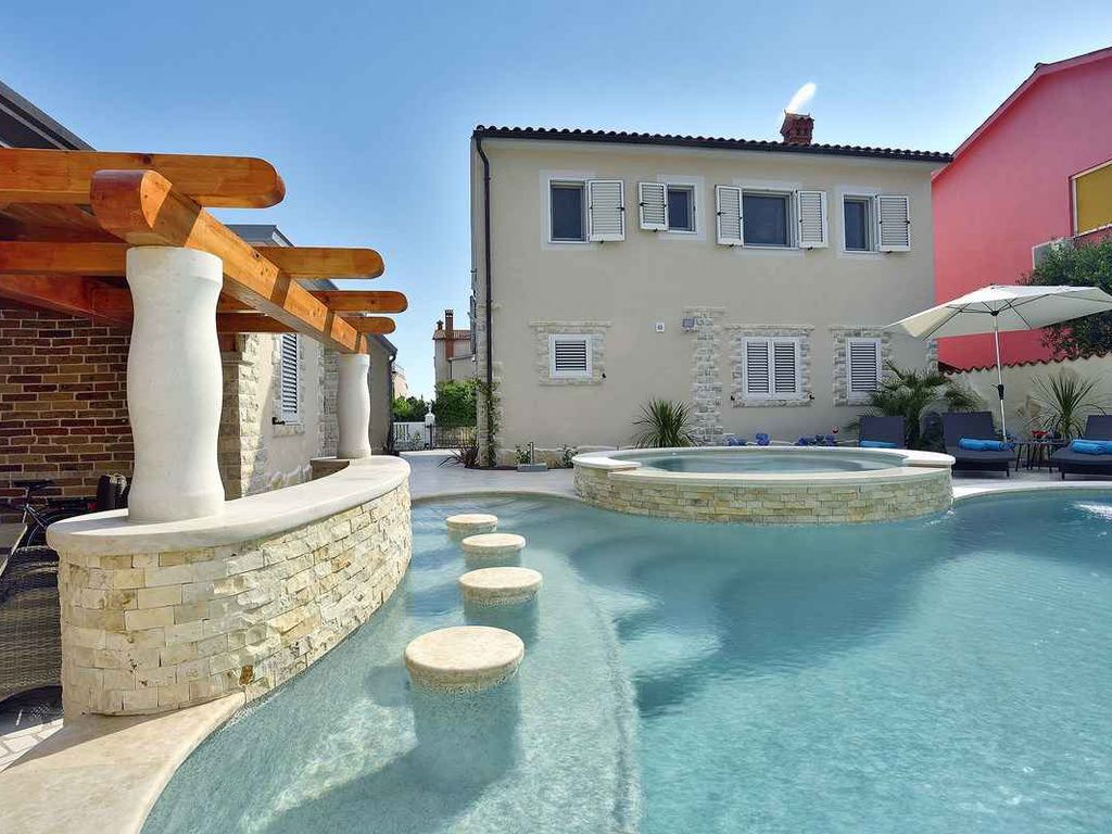 Ferienhaus mit Pool und Klimaanlage