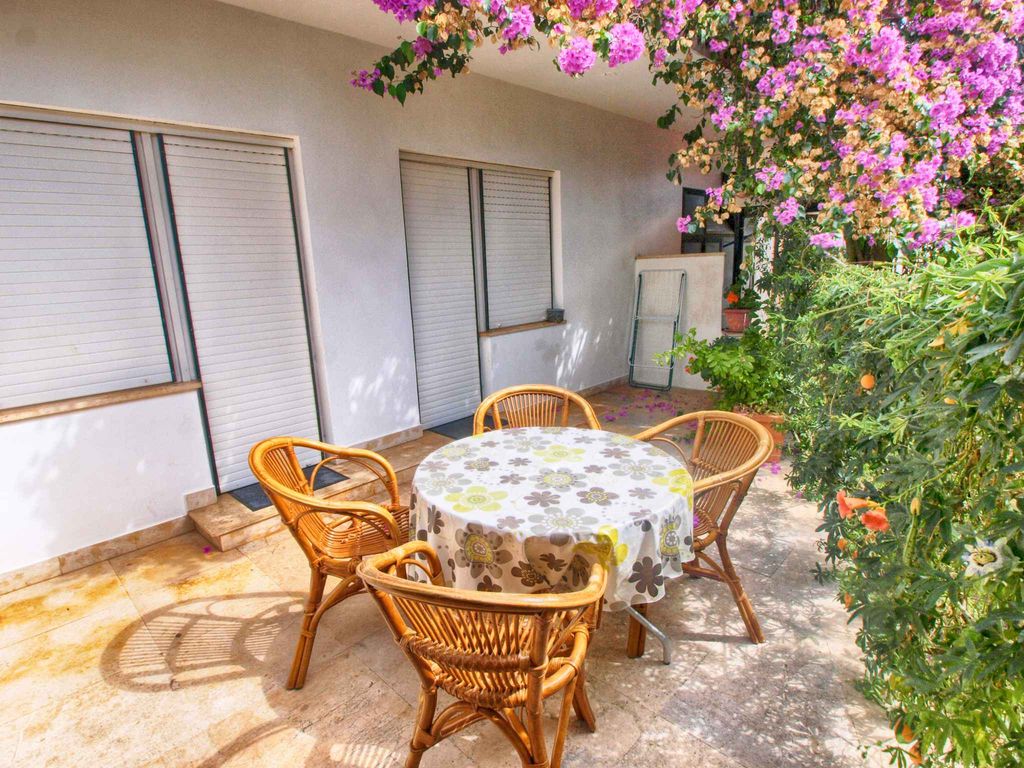 Ferienwohnung mit Klimaanlage und Terrasse