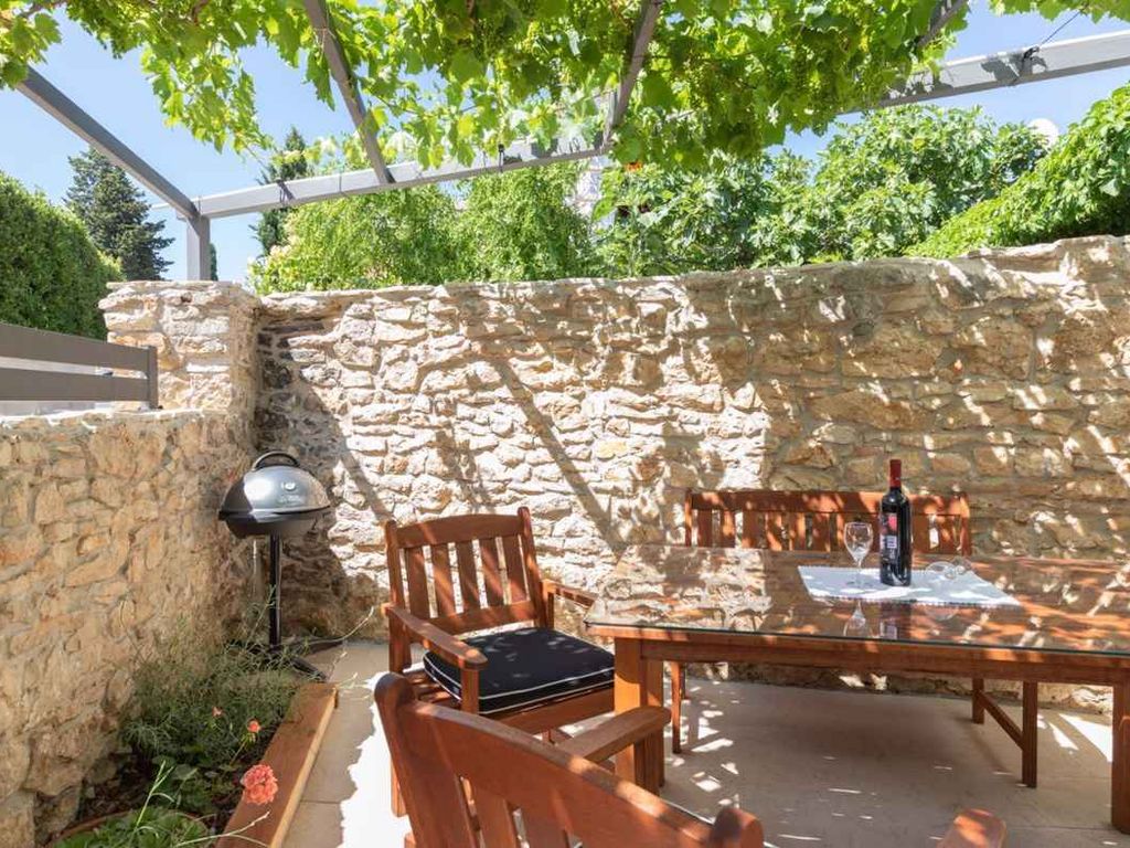 Ferienhaus mit Terrasse und Whirlpool