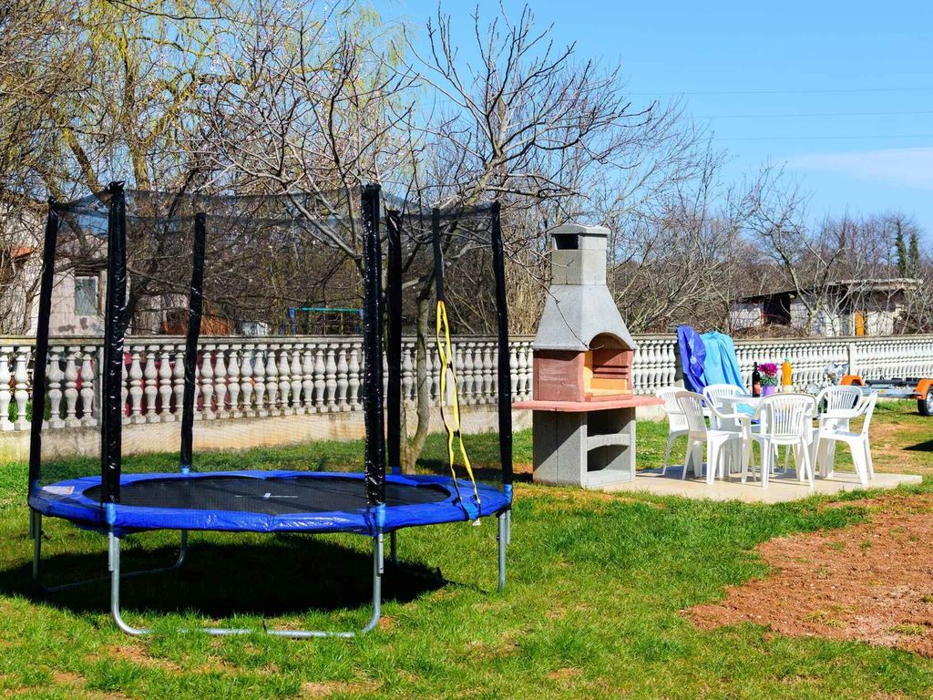 Ferienwohnung mit Garten, Grill und Spielplatz