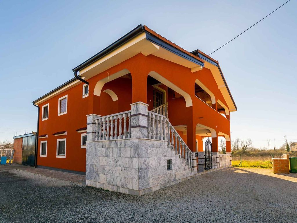 Ferienwohnung mit Garten, Grill und Spielplatz
