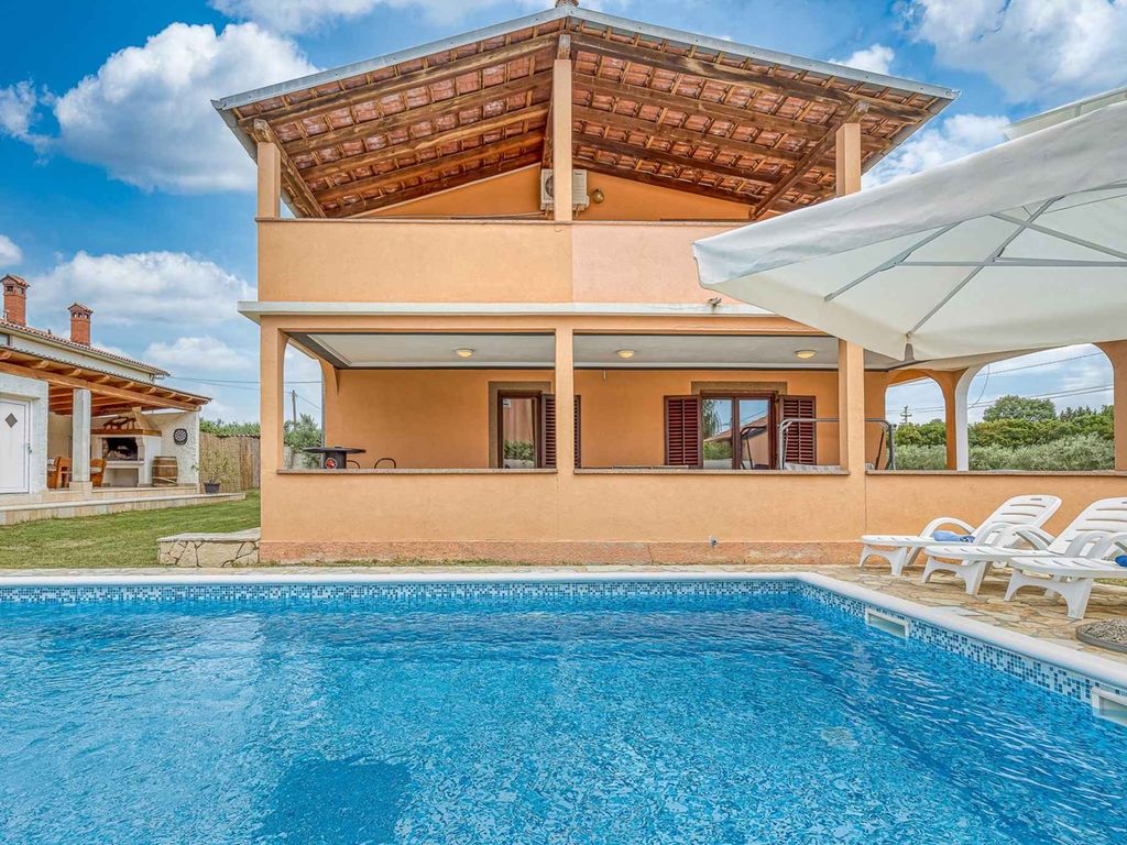 Ferienwohnung mit privatem Pool