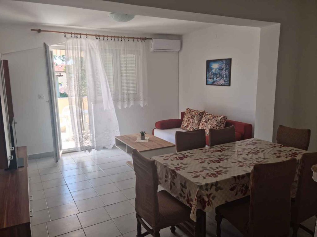 Ferienwohnung mit Klimaanlage und Balkon