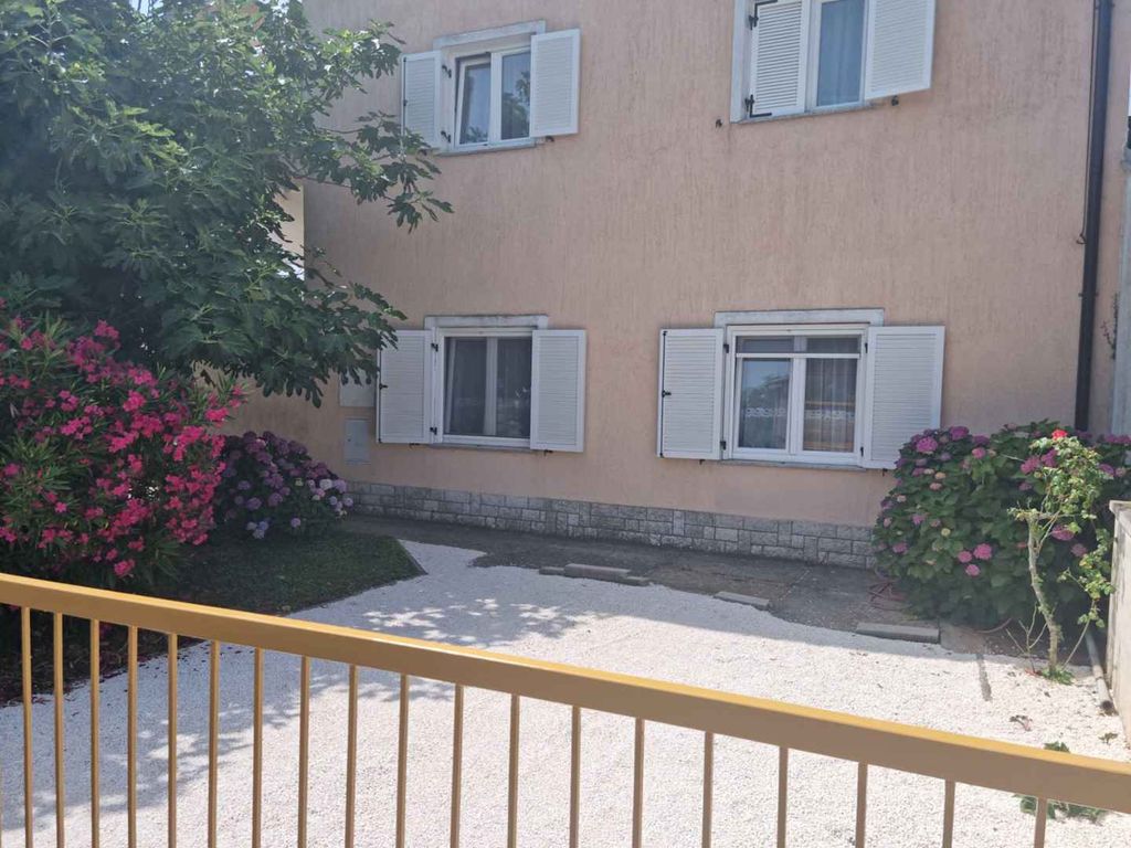 Ferienwohnung mit Klimaanlage und Balkon