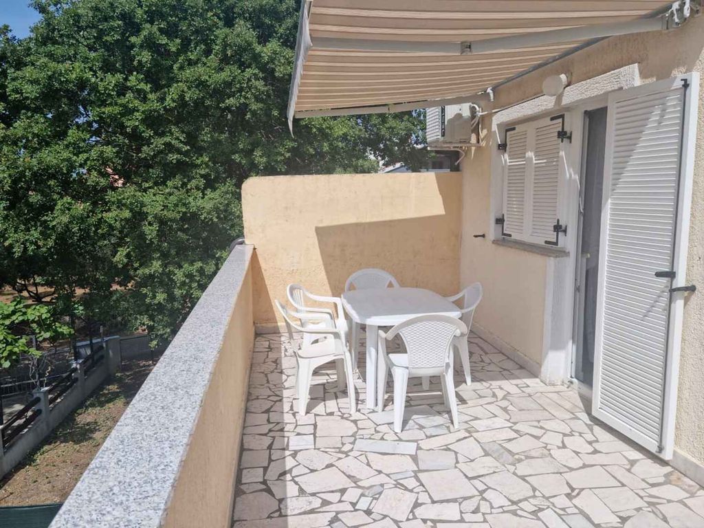 Ferienwohnung mit Klimaanlage und Balkon