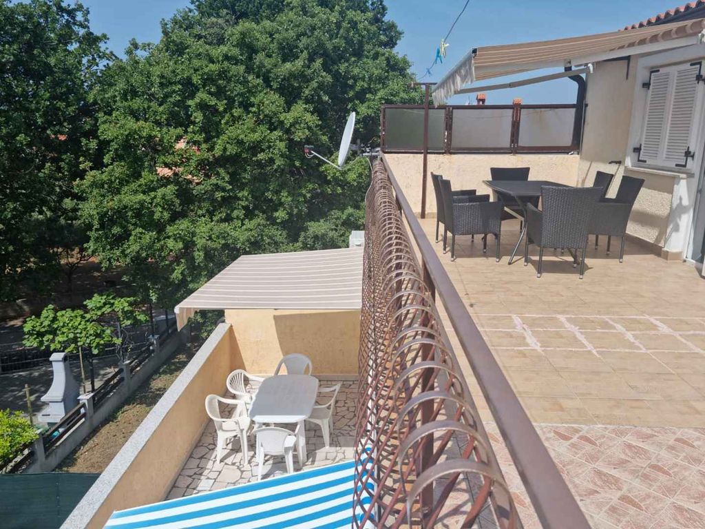 Ferienwohnung mit Klimaanlage und Balkon