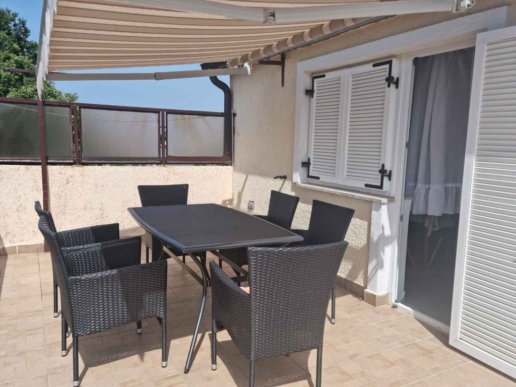 Ferienwohnung mit Klimaanlage und Balkon