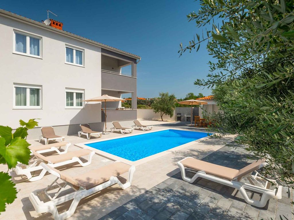 Apartment für 5 Personen mit Gemeinschaftspool in Medulin.