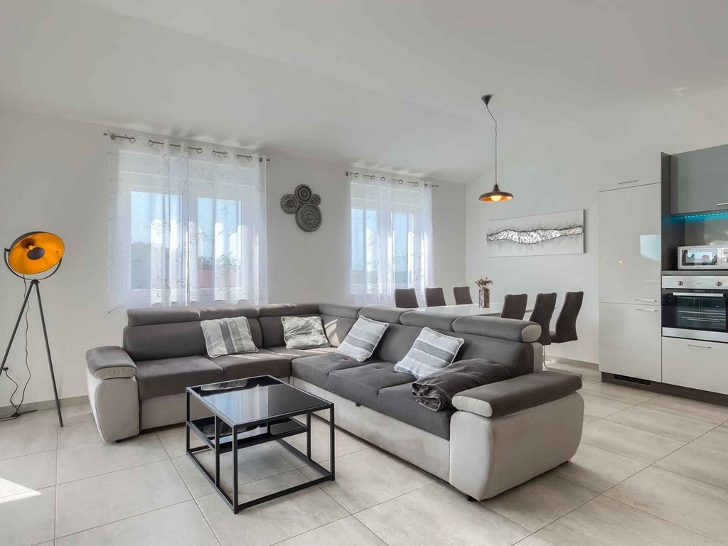 Apartment für 5 Personen mit Gemeinschaftspool in Medulin.