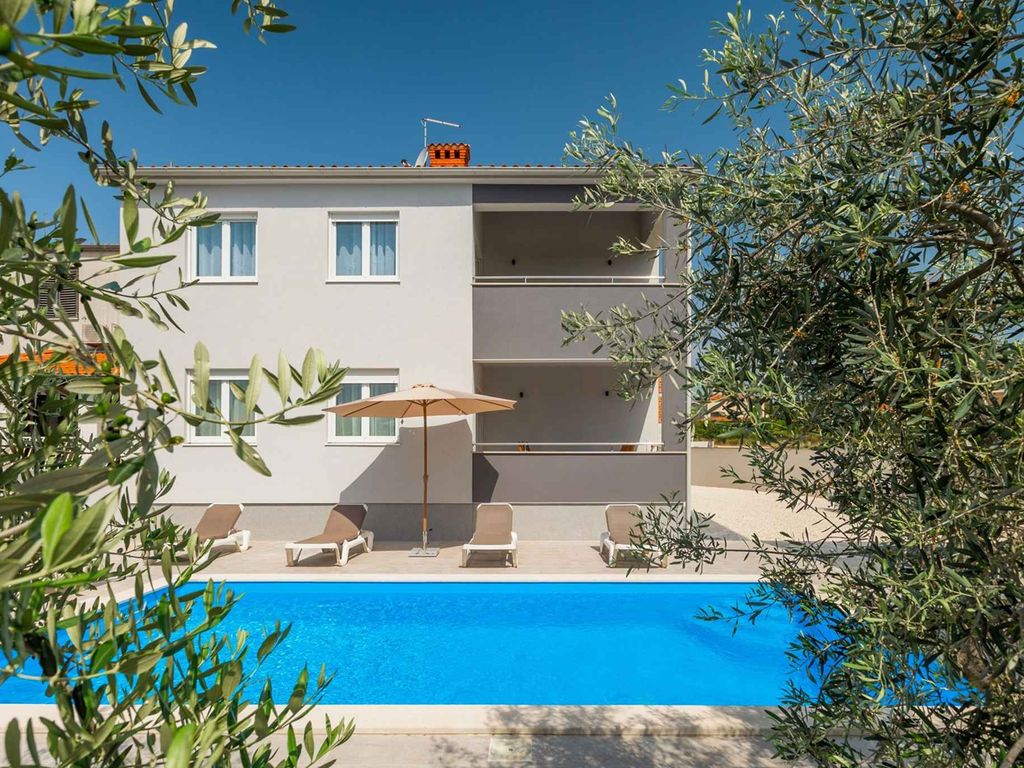 Apartment für 5 Personen mit Gemeinschaftspool in Medulin.